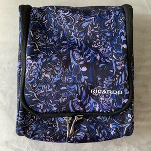 Travel toiletry bag